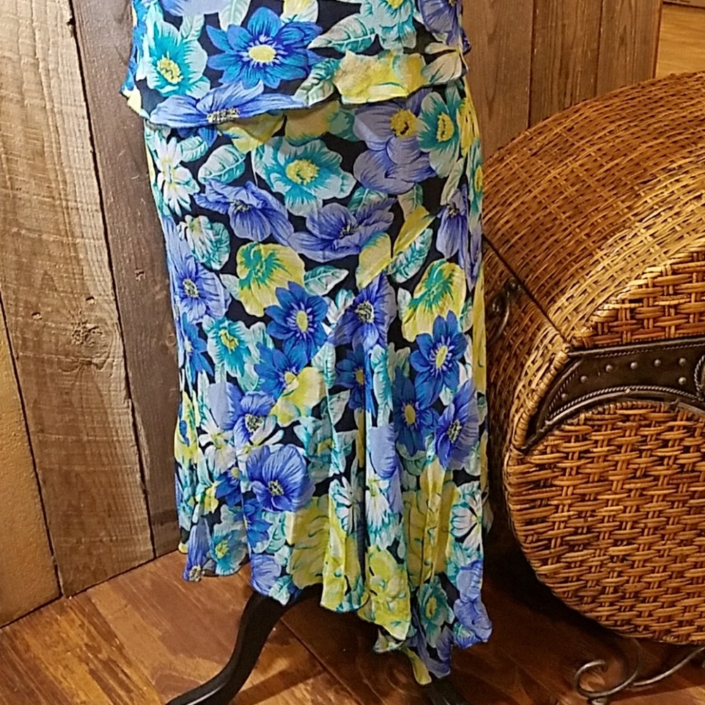 Ladies skirt and top - Picture 2 of 2